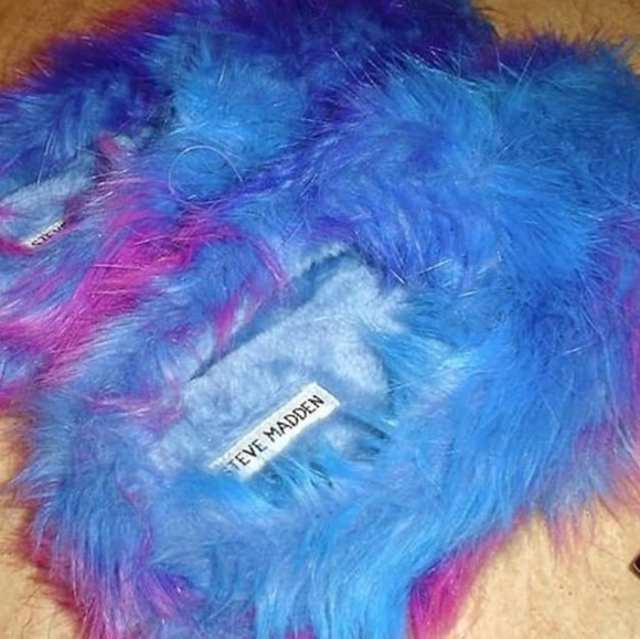 Steve Madden Shoes - Fuzzy pink slippers